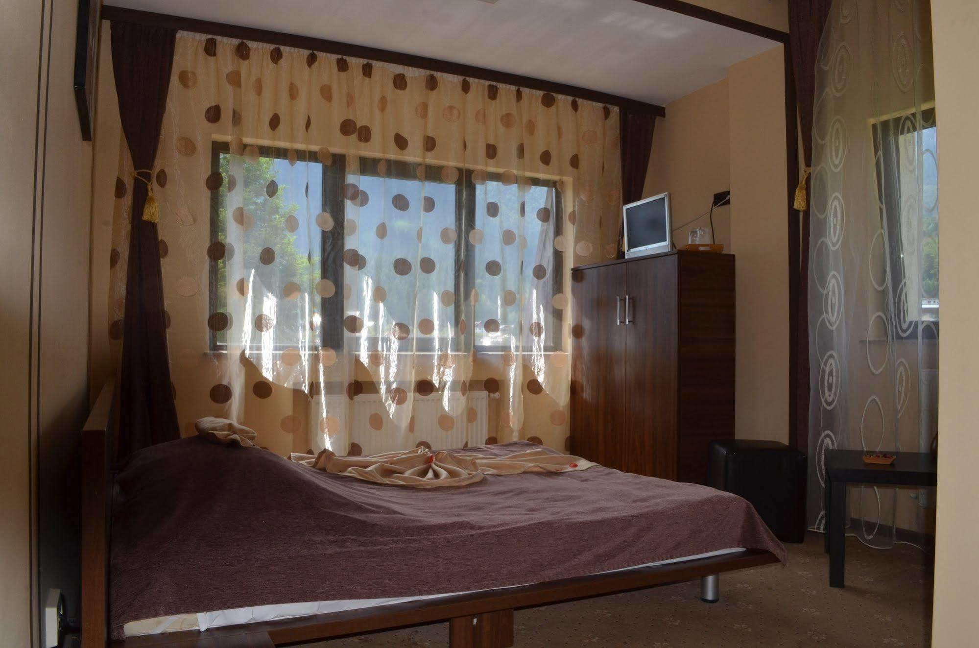 Magic Club Hotel บุชเตนี ภายนอก รูปภาพ