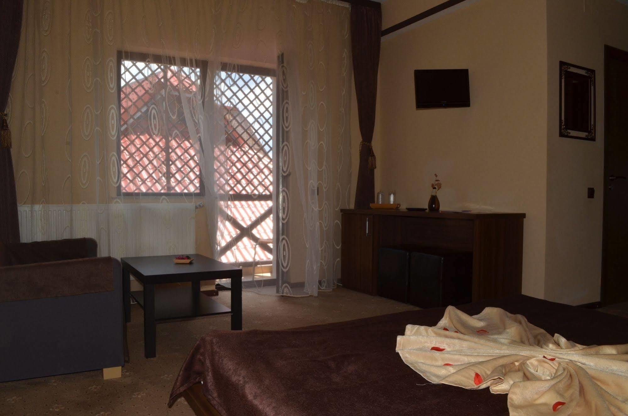 Magic Club Hotel บุชเตนี ภายนอก รูปภาพ