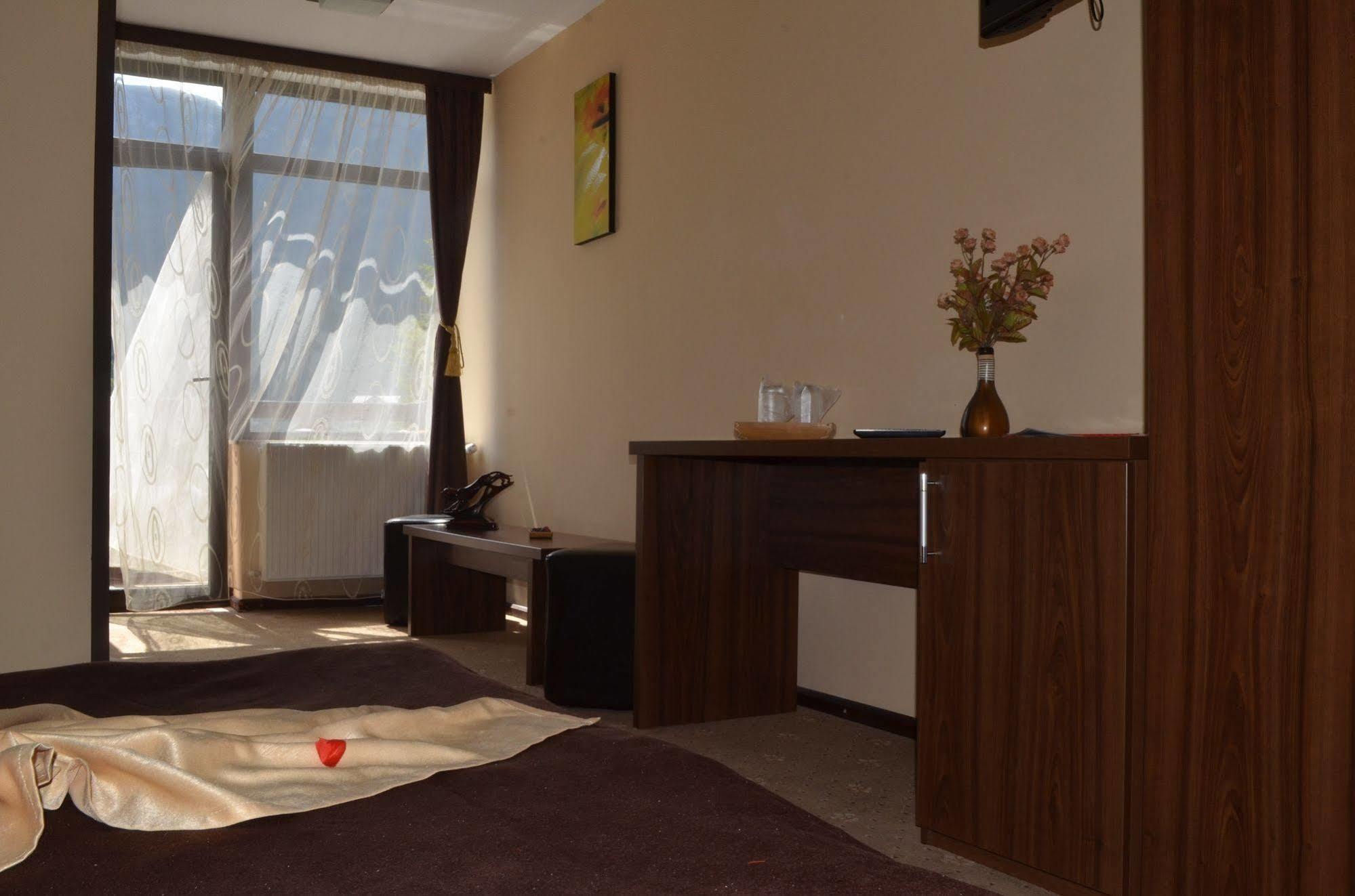 Magic Club Hotel บุชเตนี ภายนอก รูปภาพ