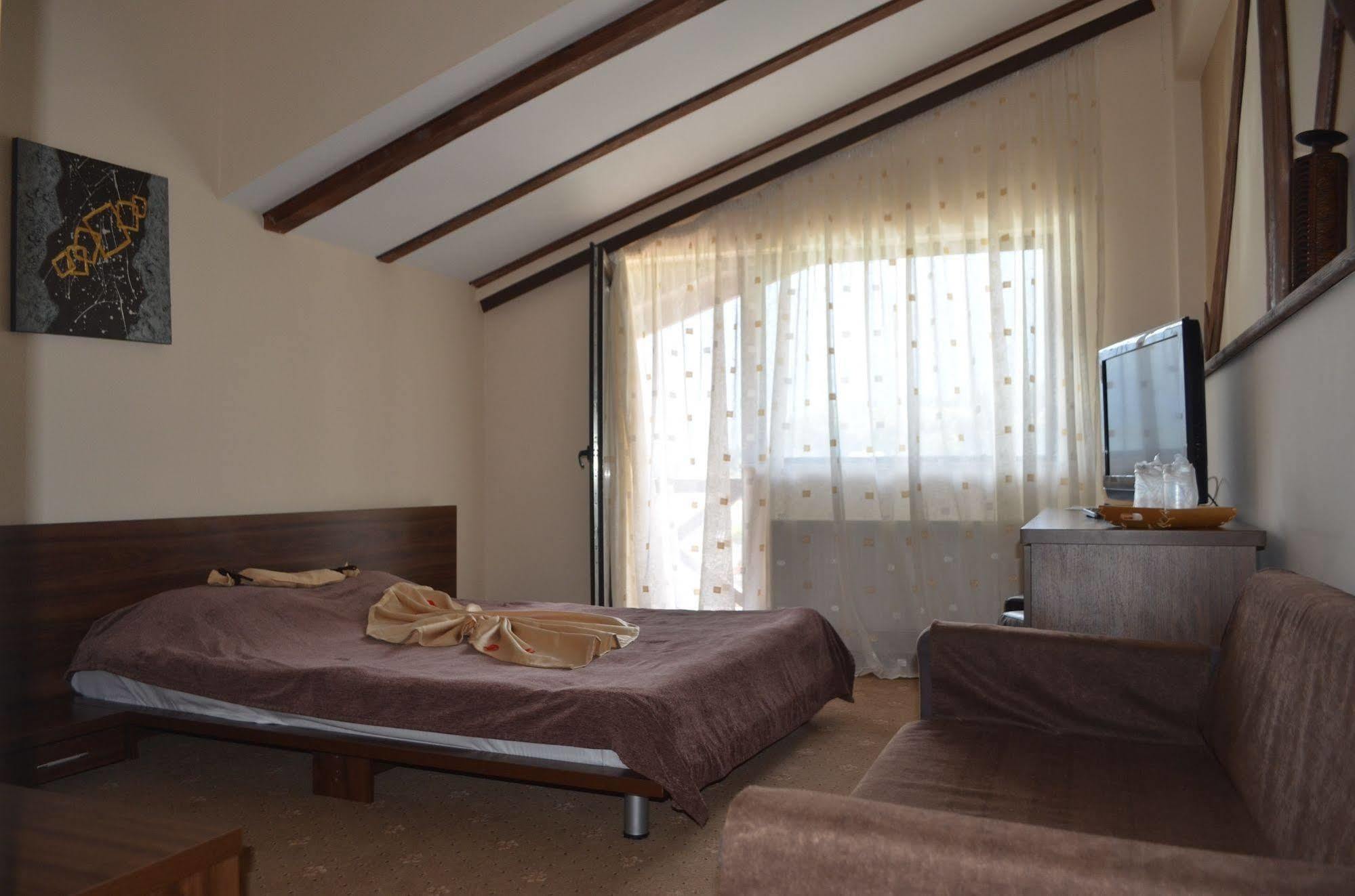 Magic Club Hotel บุชเตนี ภายนอก รูปภาพ