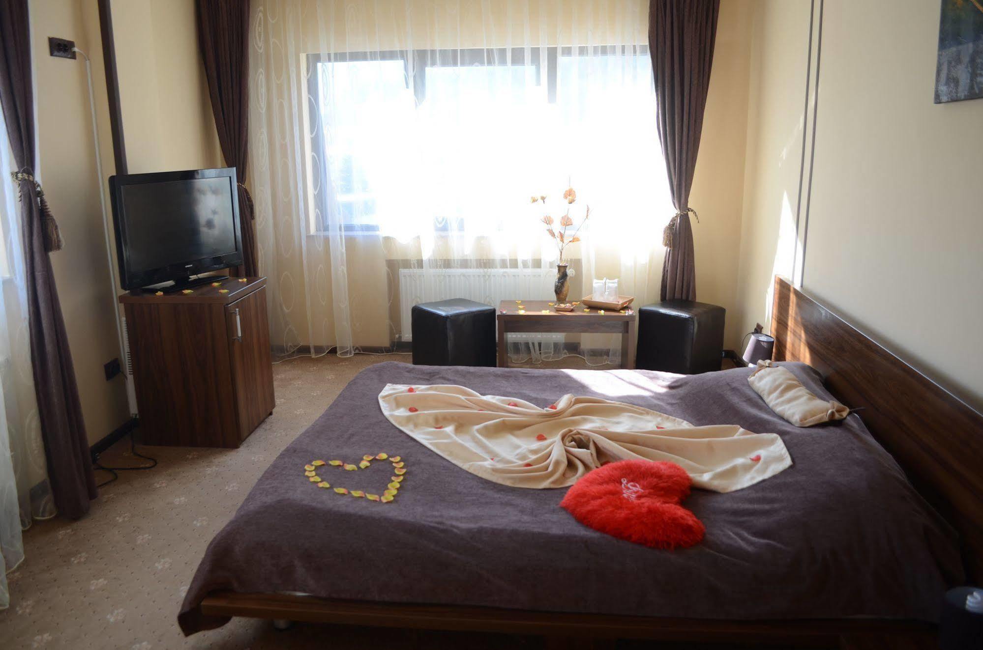 Magic Club Hotel บุชเตนี ภายนอก รูปภาพ